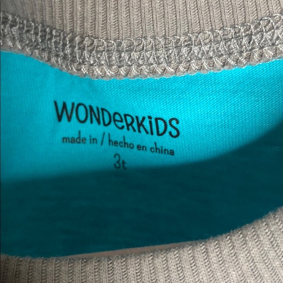 5 Muscle tank bundle - Picture 10 of 11